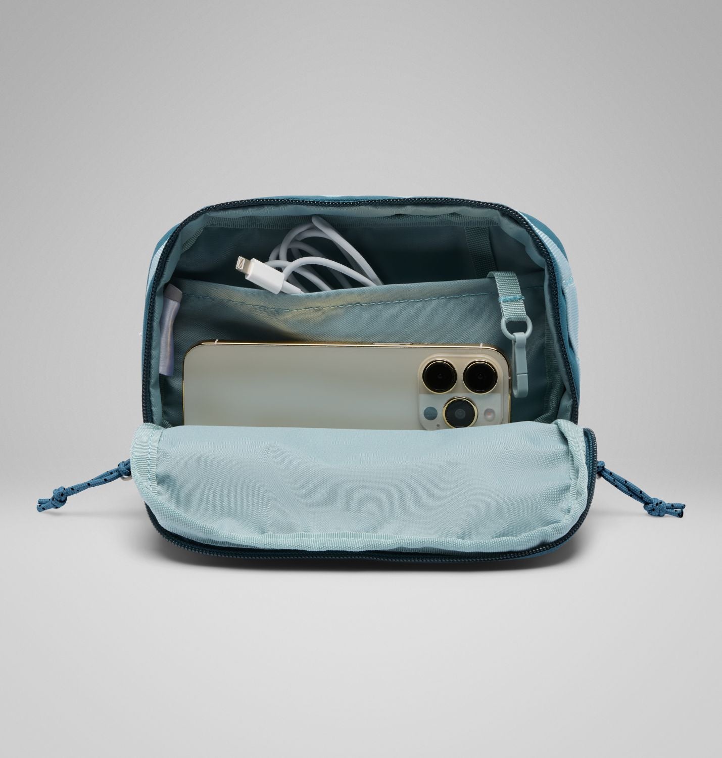 Columbia Trail Traveler Bag